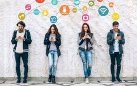 نقش شبکه های اجتماعی در بهبود وفاداری و ارتباط با مشتری